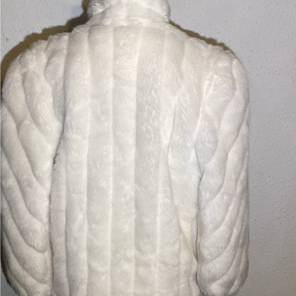 Mirage outerwear white faux fur jacket size medium - Picture 8 of 14